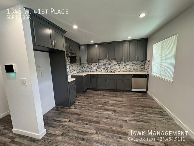 Building Photo - 1348 W 41st Pl