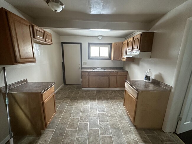 Building Photo - 163 Durnan St