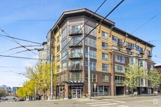 Building Photo - 1420 E Pine St