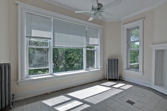 Building Photo - 5121 S Kenwood Ave