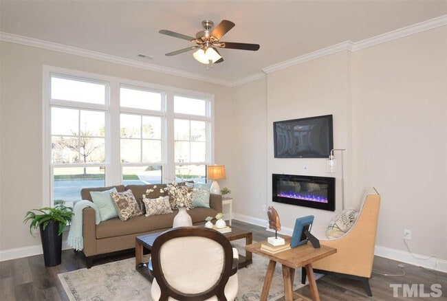 Building Photo - Room in Townhome on Philip's Square