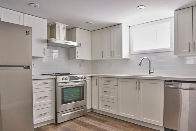 Building Photo - 105 Alpine Av