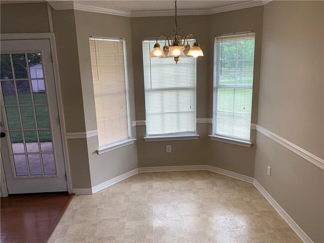 Building Photo - SOUGHT AFTER WEST MOBILE!