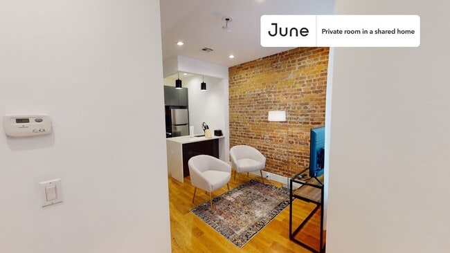 Foto del edificio - Room in Shared 3 bed/1 bath home