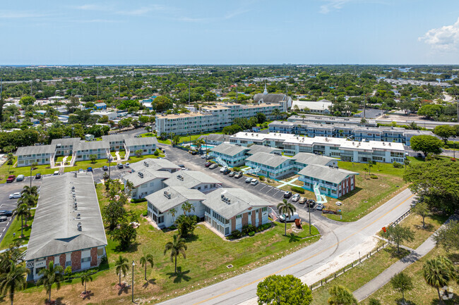 Foto aérea - Lakeside Point Condominiums