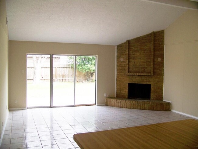 Building Photo - 4742 Tain Dr