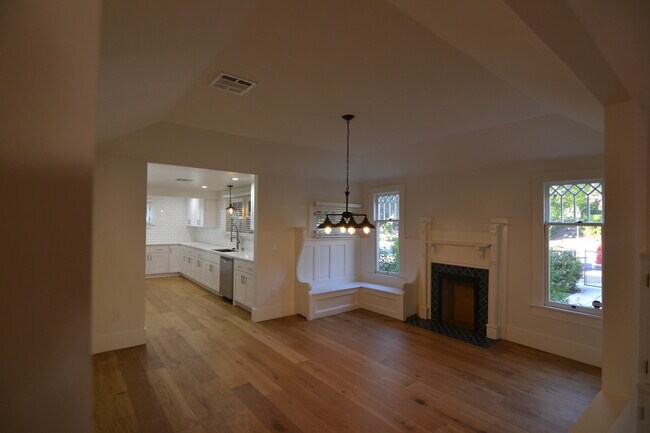 Building Photo - 6538 Meridian St