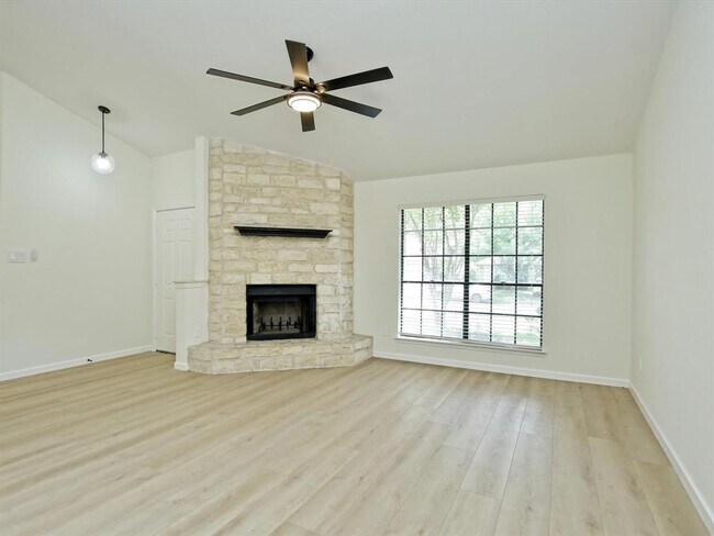 Foto del edificio - 8904 Romayne Ln
