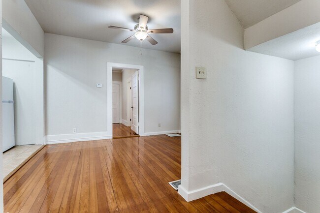 Foto del edificio - 130 E Craig Pl