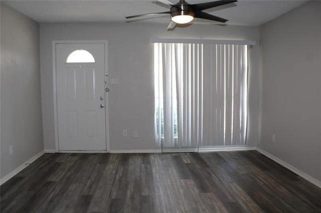 Foto del edificio - 10500 Lake June Rd