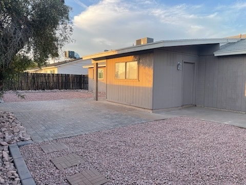 Building Photo - 704 S Margo Dr