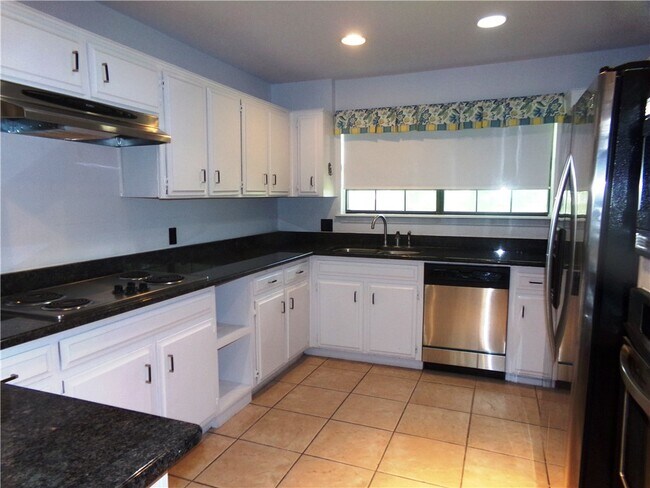 Building Photo - 100 Pecan Dr