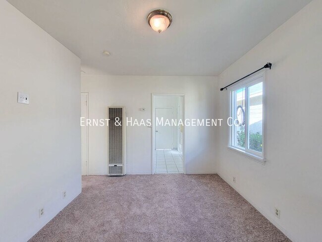 Foto del edificio - 3031 E 65th St