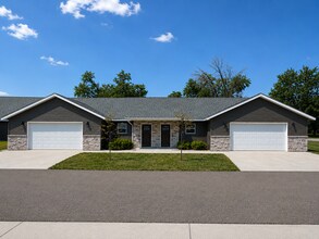 Building Photo - 2485 Chestnut Dr