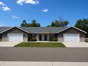 Building Photo - 2485 Chestnut Dr