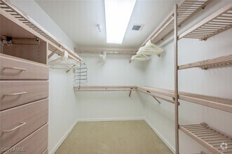 Building Photo - 8231 Bay Colony Dr