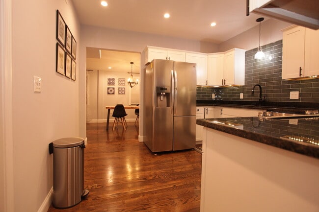 Building Photo - 289 Main St