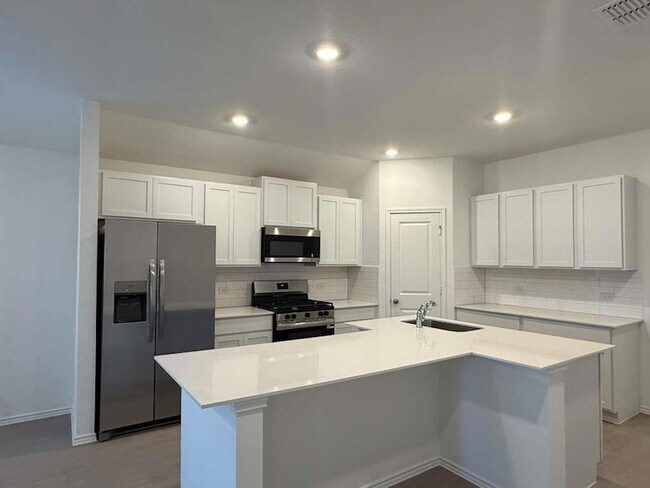 Building Photo - 591 Sormonne Lp