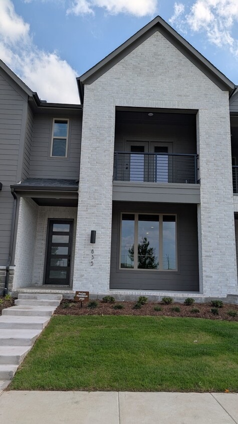 Building - 835 Lennox Dr
