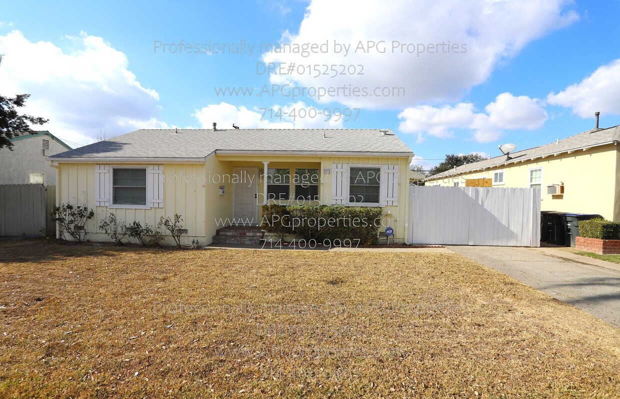 Primary Photo - 3 Bedroom / 1 bathroom house with garage i...