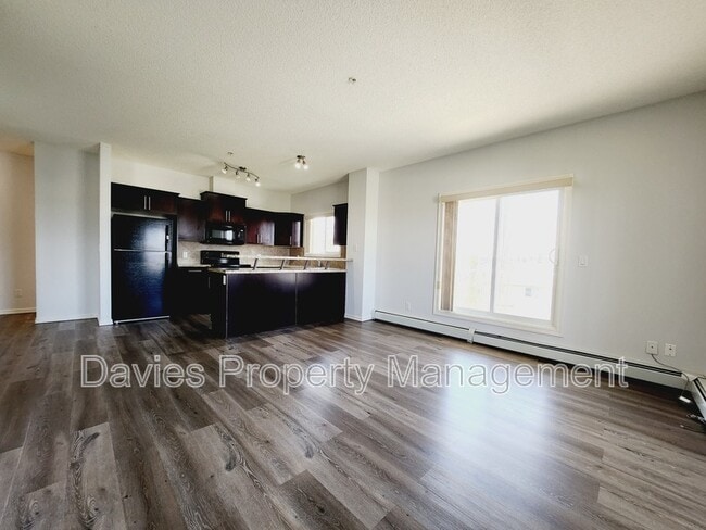 Building Photo - 263 Macewan Rd