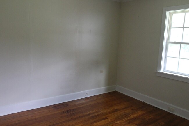 Foto del edificio - 274 Leslie Hwy