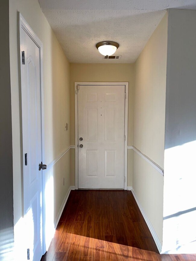 Foto del edificio - Spacious 3 Bed/2 Bath Ranch with Over 1800...