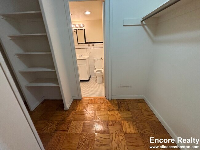 Building Photo - 16 Monmouth Ct