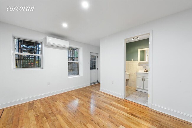 Building Photo - 542 Lexington Ave