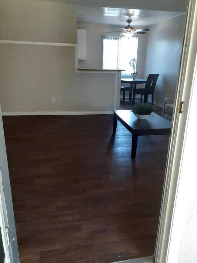 Foto del edificio - Ready for move in 2 bedroom