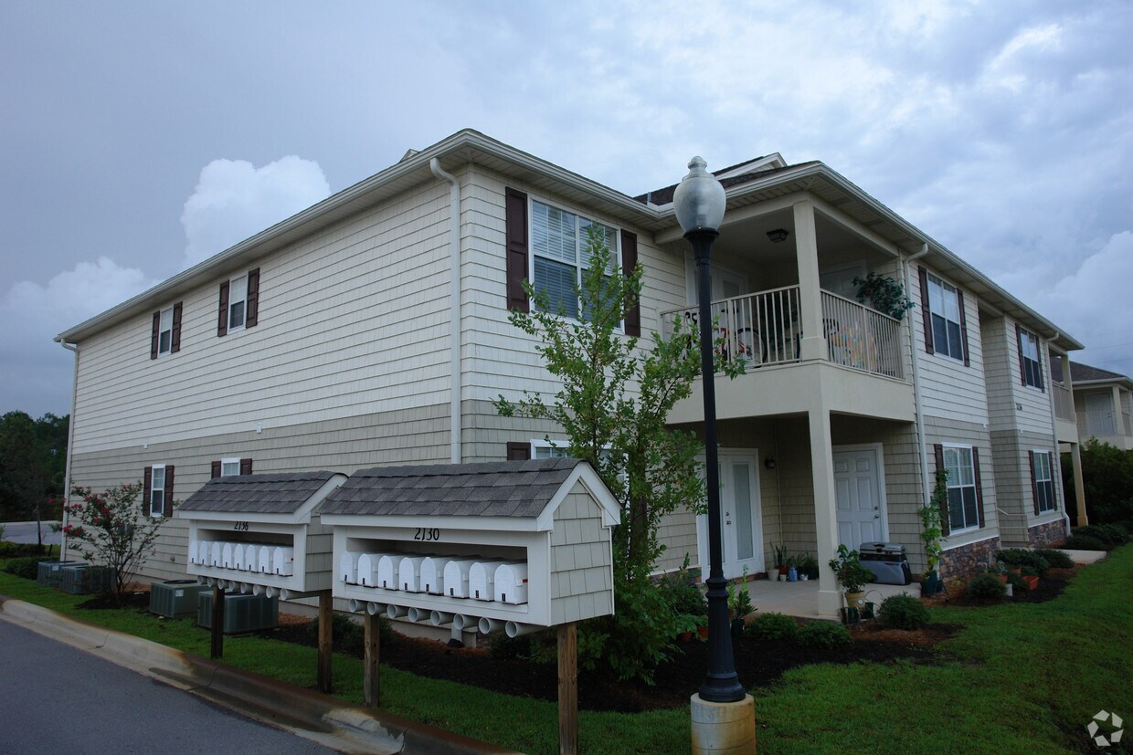 2136 Whispering Pines Blvd, Navarre, FL 32566 Apartments in Navarre