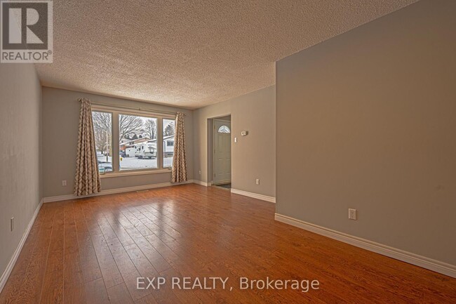 Photo du bâtiment - 60 Witty Ave