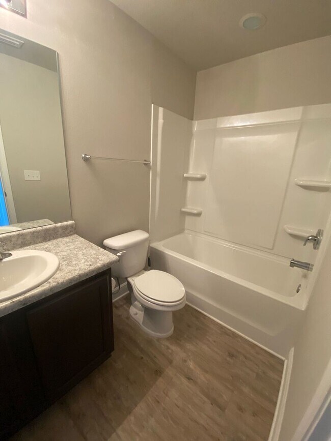 Foto del edificio - Spacious Modern Townhome; Conveniently Loc...