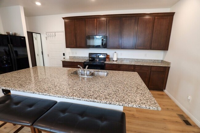 Building Photo - 249 S Meadowbrook Ct