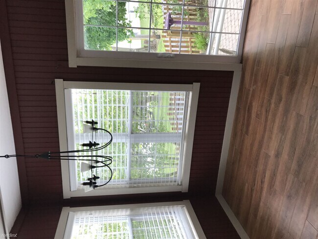 Building Photo - 3 br, 1.5 bath House - 440 W Kings Hwy