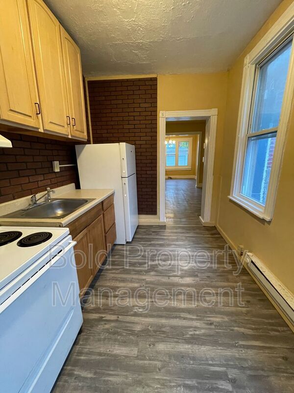 Building Photo - 532 Johnson St