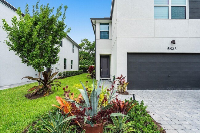 Building Photo - 5623 Enclave Dr