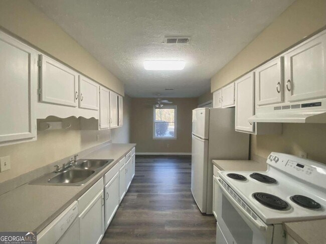 Building Photo - 4455 Golf Vista Cir