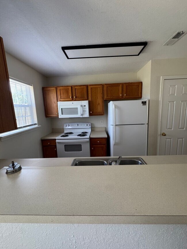 Foto del edificio - 2681-2683 E Oakbrook Dr