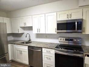 Building Photo - 15107 Interlachen Dr
