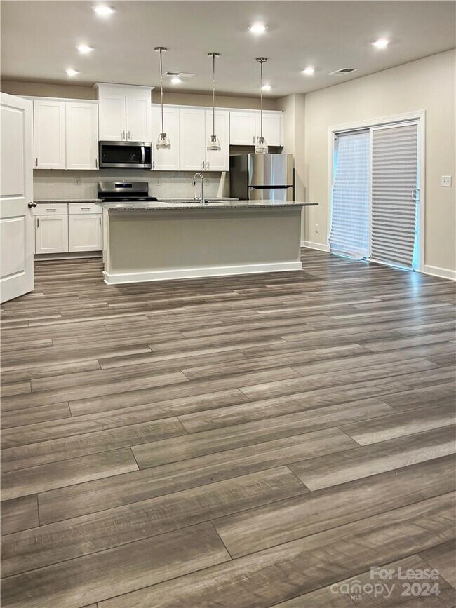 Building Photo - 2127 Belterra Dr