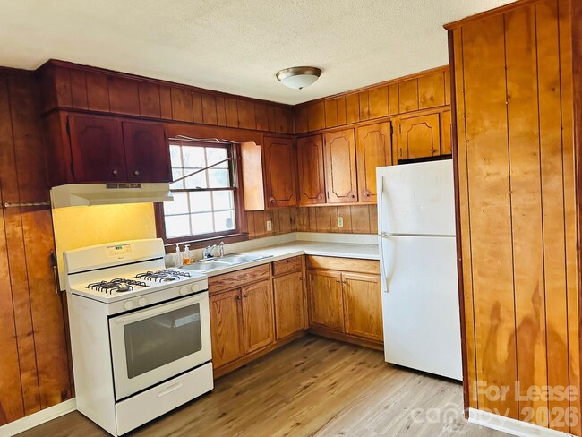 Building Photo - 1025 Shenandoah Dr