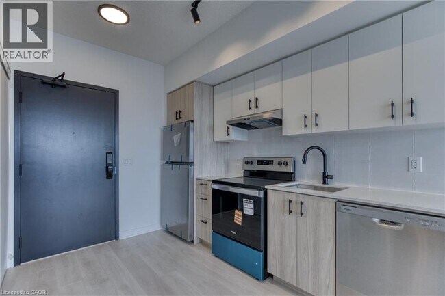 Photo du bâtiment - 4878 Powers Cmn