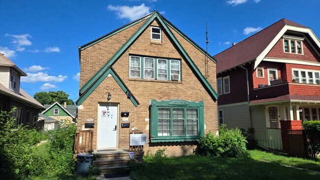 Foto del edificio - Renovated 3BR/1.5BA | 1,200 Sq Ft | Pet Fr...