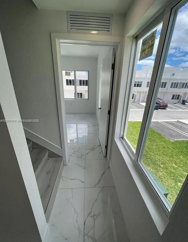 Building Photo - 25859 SW 144th Ct