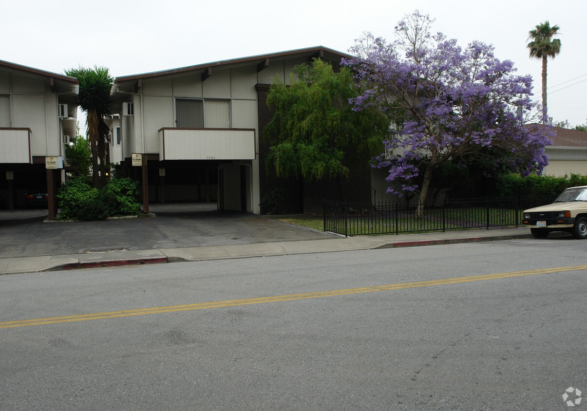Building Photo - 3756 Poinciana Dr