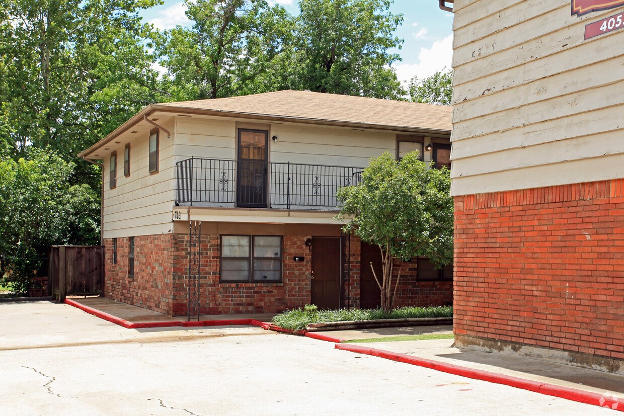 Foto del edificio - Royal Oaks Village