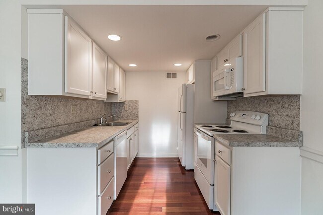 Building Photo - 25 N Buck Ln