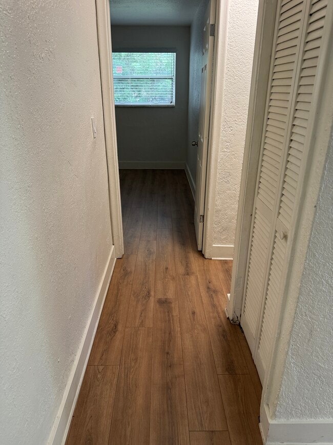 Foto del edificio - 5827 NW 22nd Ct