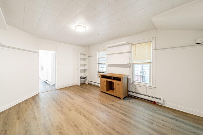Building Photo - 815 Pavonia Ave